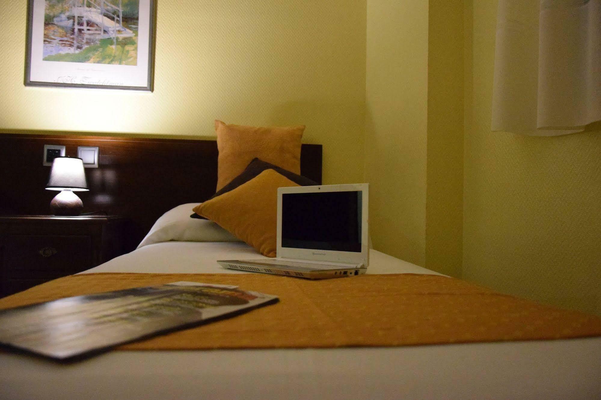Complutense Hotel 2*